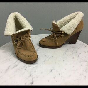 Michel Kors Shearling Lined Suede Moccasin Wedge Booties Size 6.5